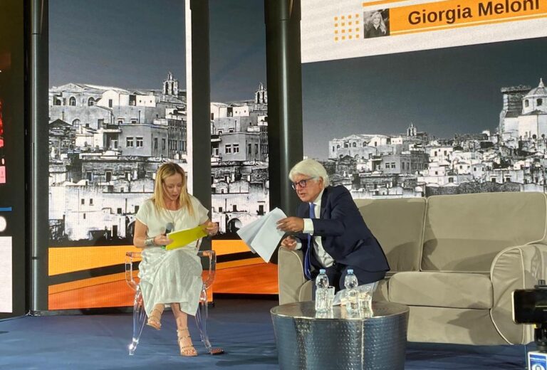 meloni-la-piazza
