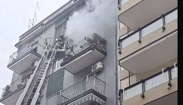 Incendio - Taranto - via Emilia