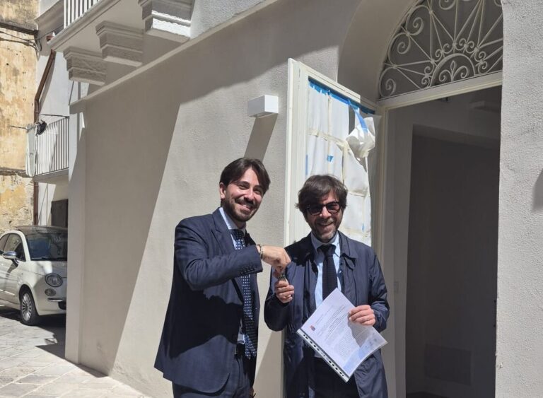 Foto consegna Casa Paisiello (1)