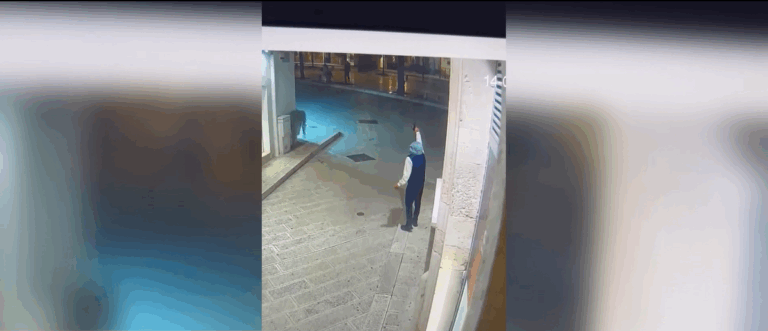 Uomo con Pistola Martina