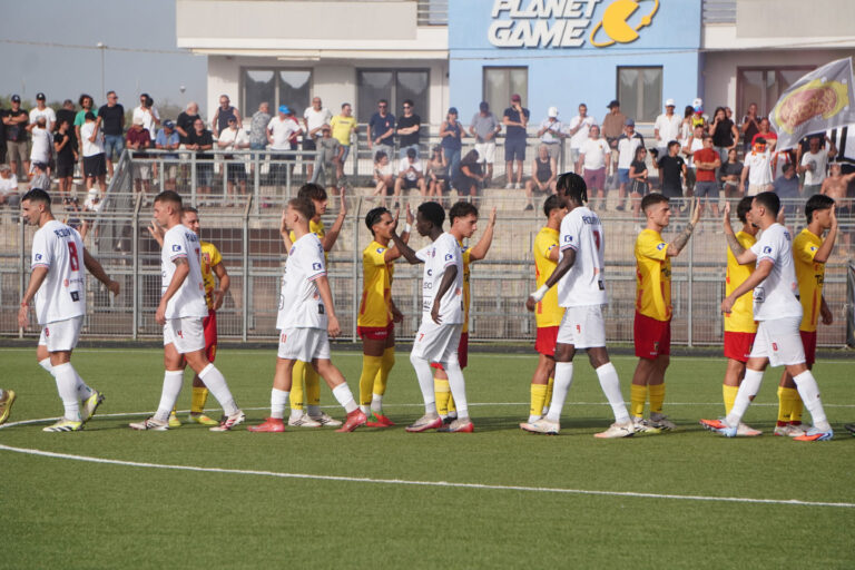 toma-maglie-atletico-acquaviva